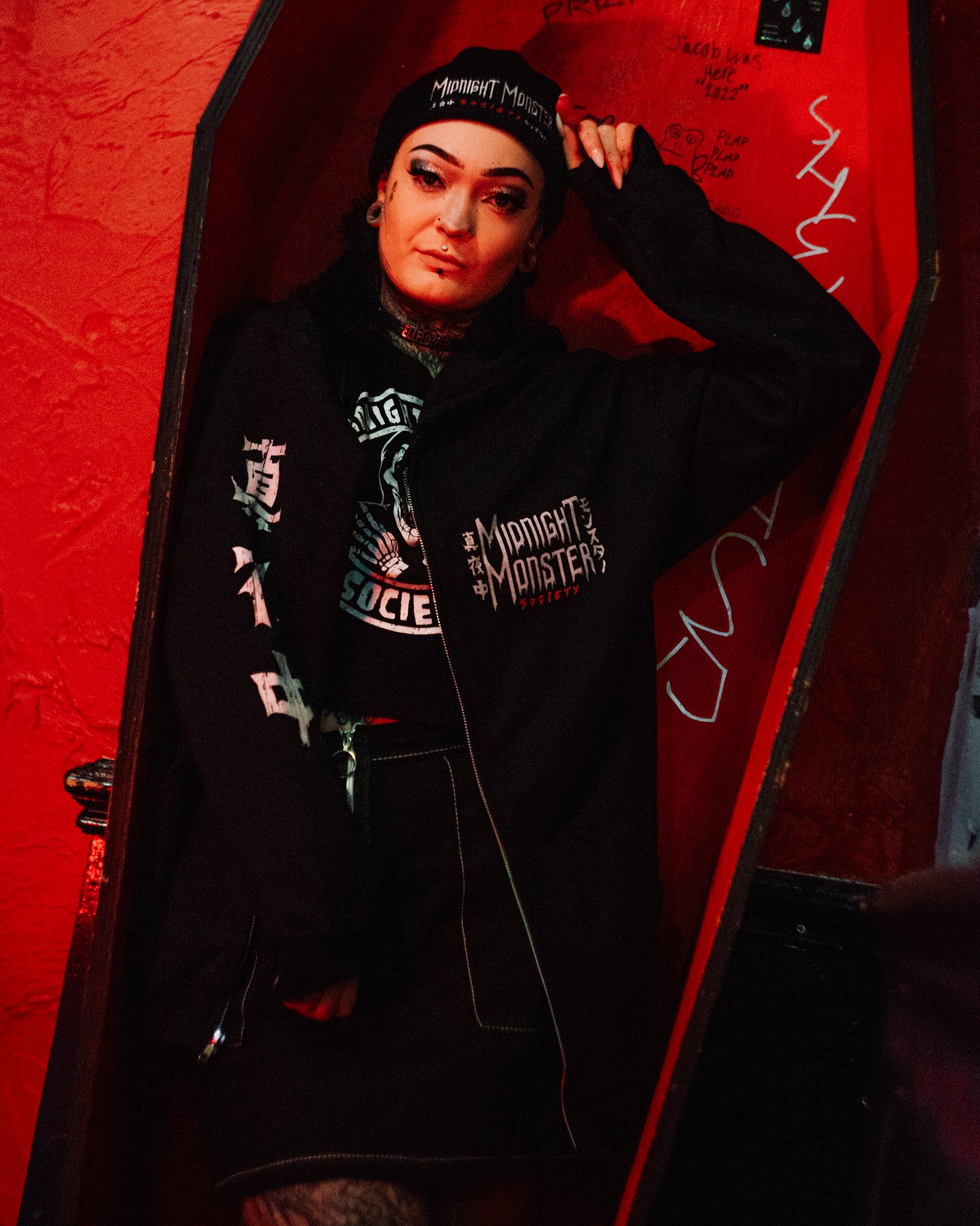 Don't Shake Hands With the Devil Unisex Heavy Blend Zip Hoodie