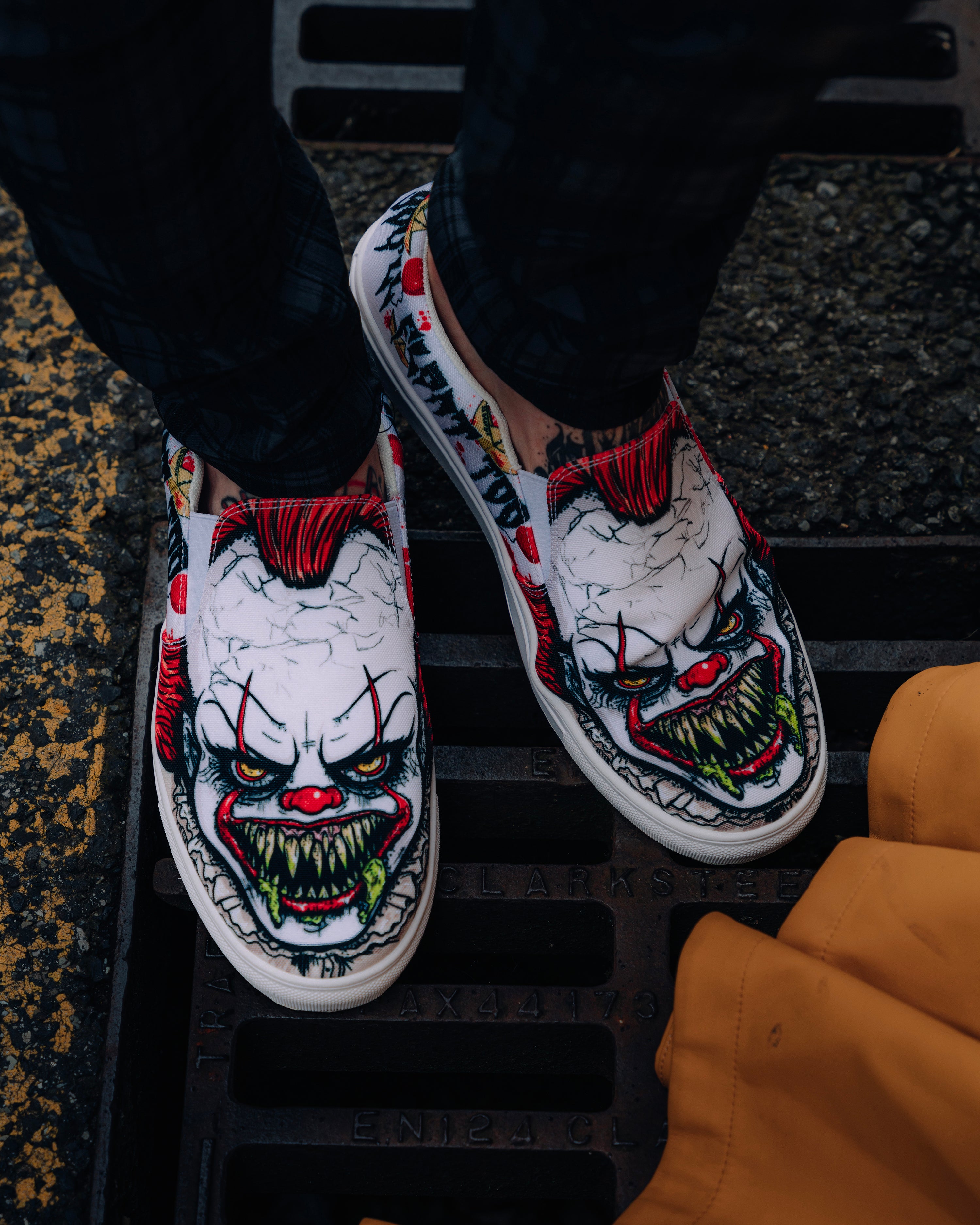 Pennywise online slip-ons